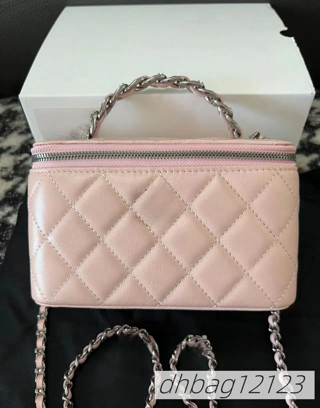 Borsa a tracolla da donna in pelle con motivo a quadri, chiusura in metallo e catena traforata, 10A 23K, per trucco_voghion.com