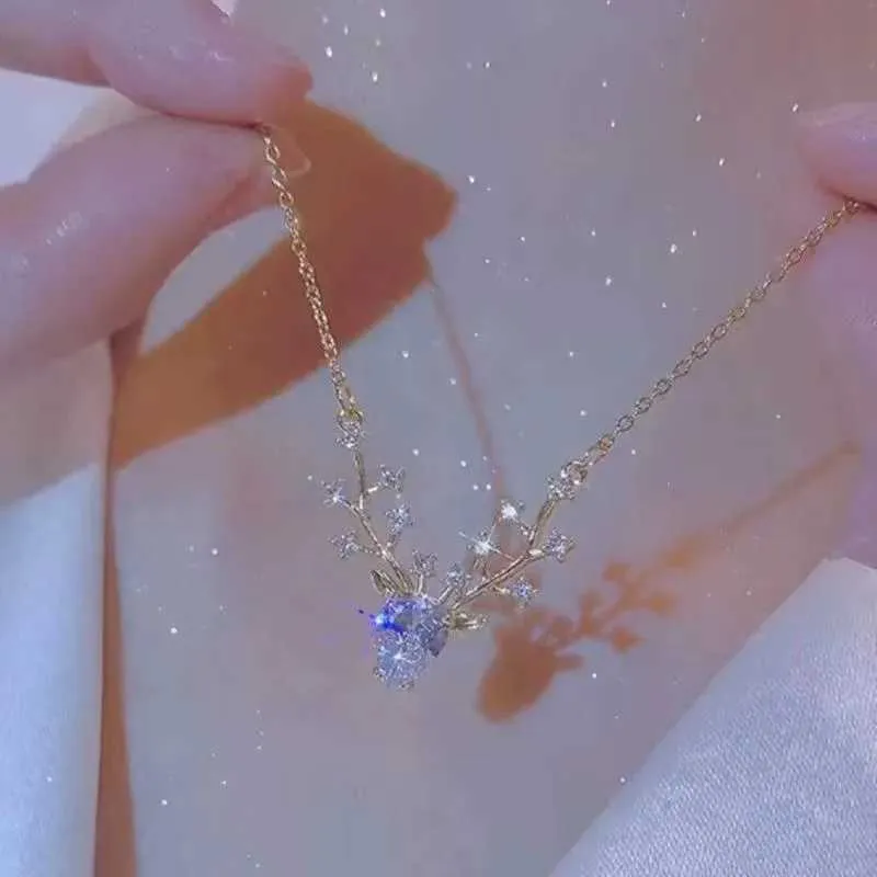 Elk Pendant Necklace - Exquisite High-end Gold Temperament Jewel_voghion.com