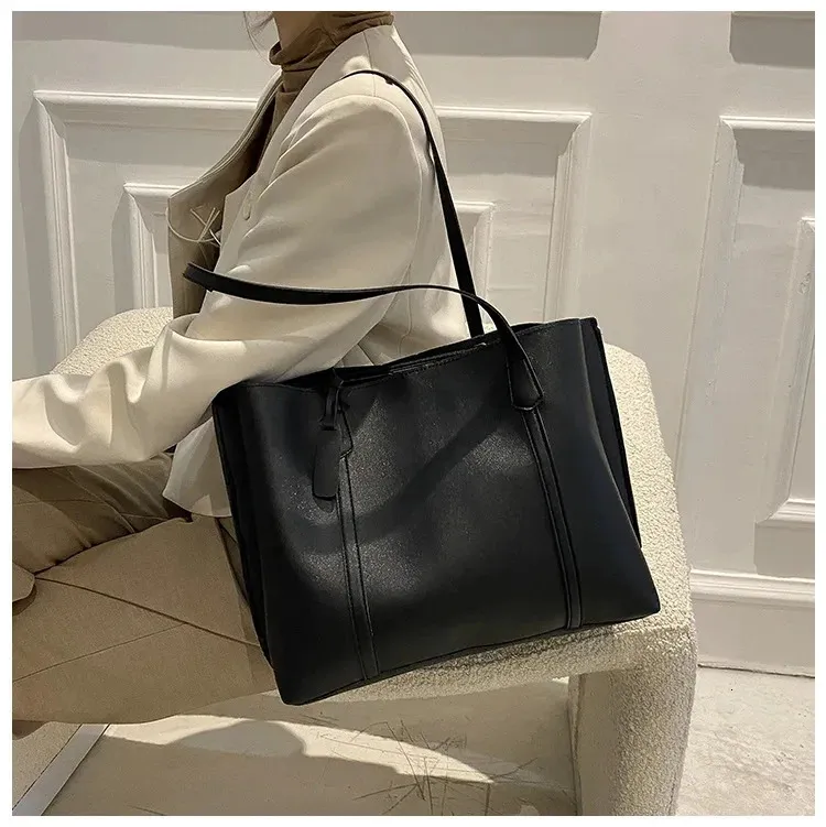 1PC black minimalist large capacity soft leather tote casual versatile shoulder bag 240822_voghion.com