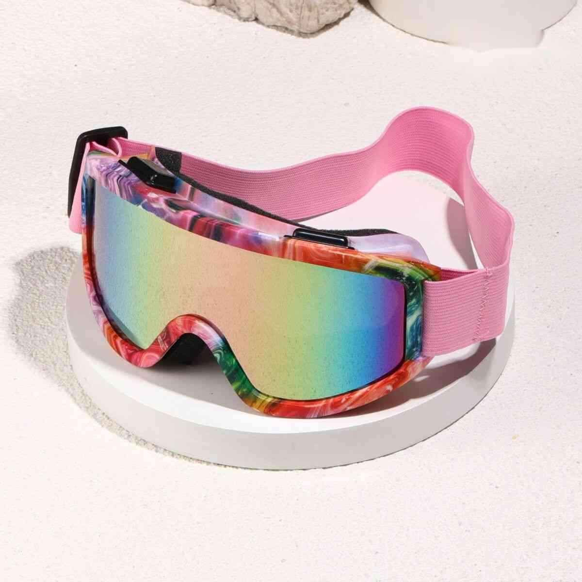 Nouvelles lunettes de ski et d'alpinisme antibuée à la mode - pour une protection oculaire optimale pendant le sport
