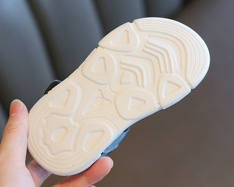Jungen 2024 Sommer Neue bequeme und modische Baby-Strandschuhe Cartoon Open Toe Klett-Kindersandalen_voghion.com