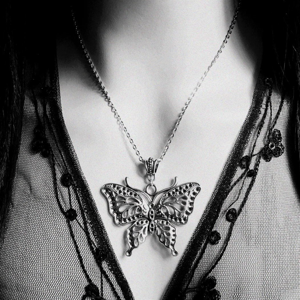 Gioielli e accessori Collana con ciondolo a farfalla in tulle d'argento vintage di grandi dimensioni_voghion.com