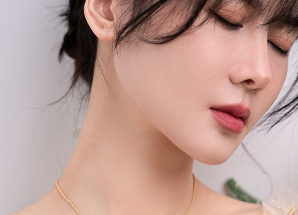 Flacon de parfum Proust Améthyste collier médiéval plaqué or chaîne clavicule brossée femme_voghion.com