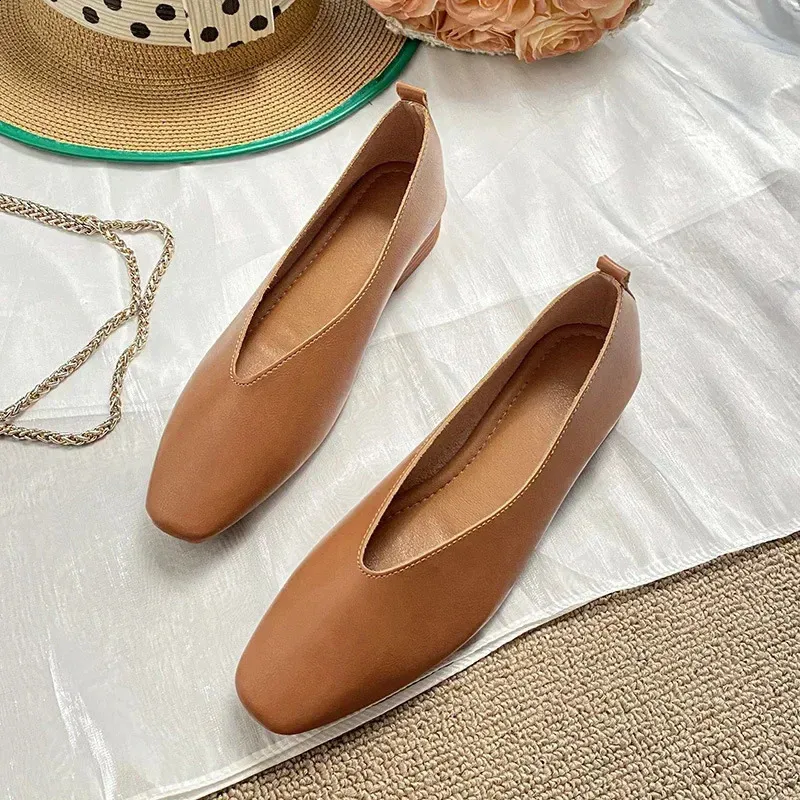 Damskie wiosenne swobodne kwadratowe noski niskie miękkie podeszwy Lolita płaskie baleriny czerwone damskie eleganckie francuskie retro klamry Mary Janes_voghion.com