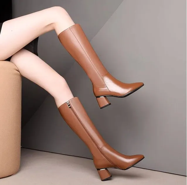 Botas altas elegantes para mujer de cuero marrón para invierno_voghion.com