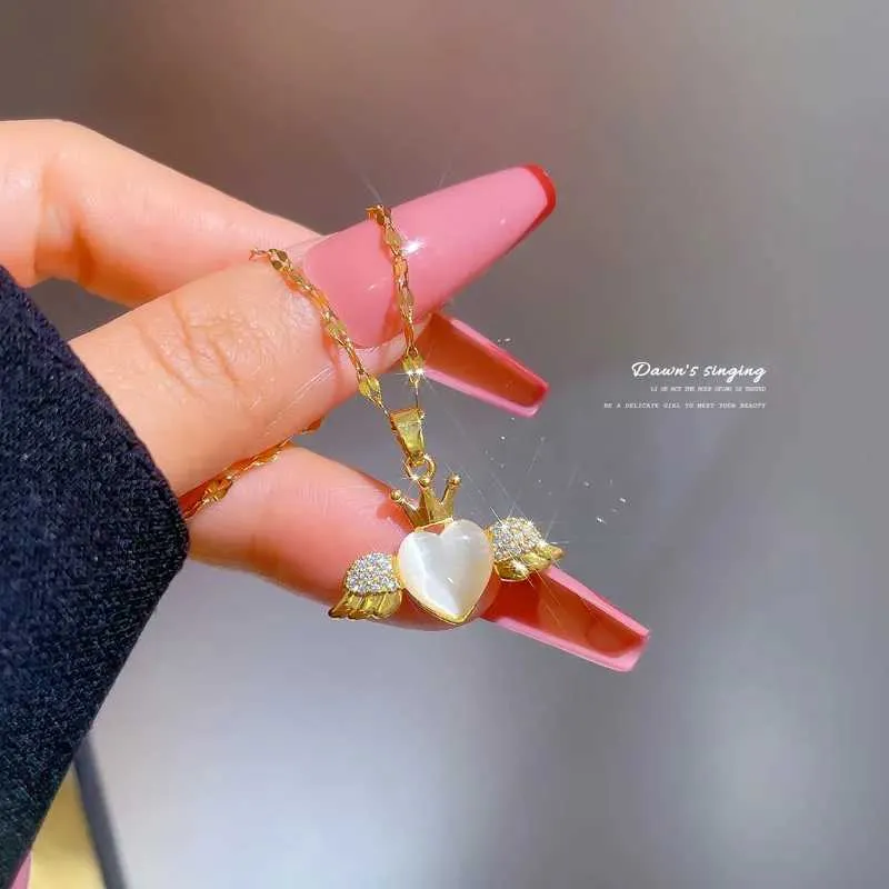 Collana girocollo con catena in acciaio inossidabile, ciondolo a forma di cuore con corona in stile gotico, colore oro, per donne_voghion.com