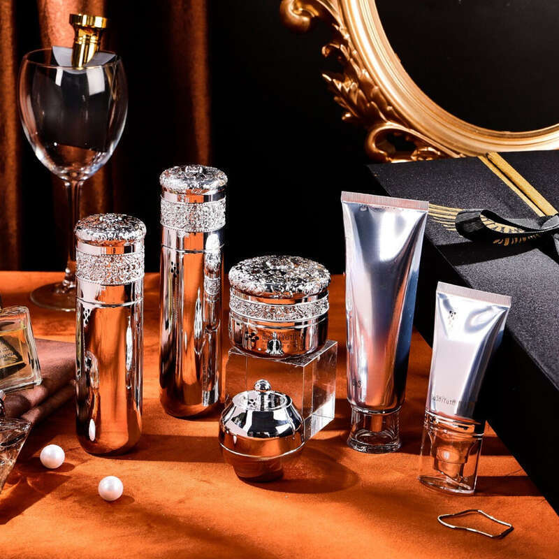 Cilt Bakım Seti 6'lı Set Temizleyici Serum Losyon Göz Kremi Yüz Kremi Fondöten Erkekler İçin_voghion.com