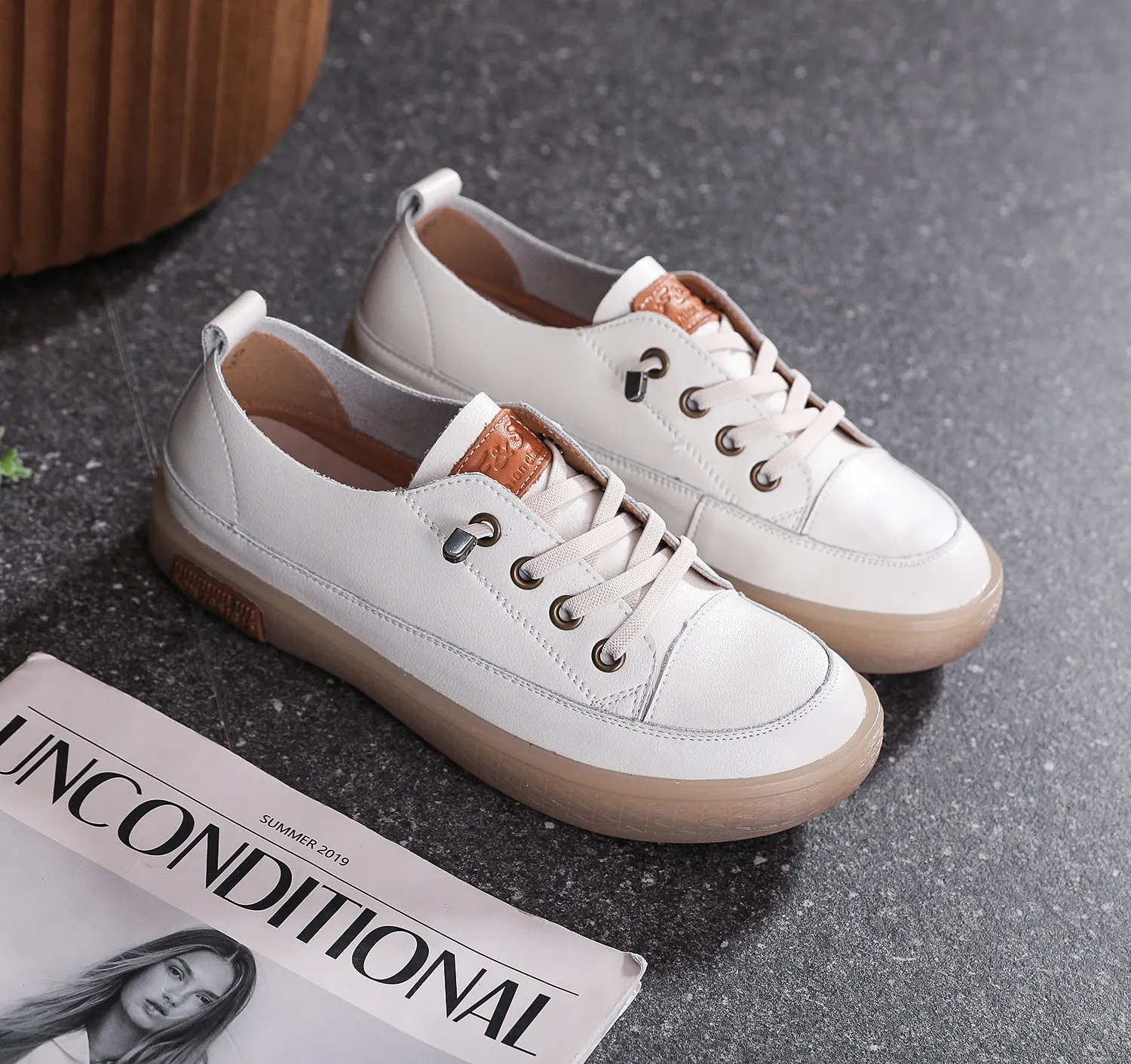 Scarpe da tavola casual con punta rotonda piatta, fascia elastica in vera pelle, basse, bianche, comode e traspiranti, con fondo morbido_voghion.com