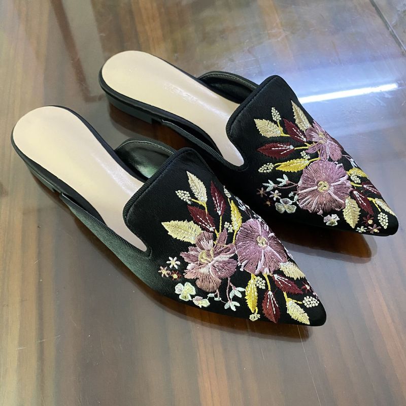 Chengmei Foot Anti slip Women's Single Embroidered wer Flat Bottom Pointed Muller Slippers Wrapped Head Outer Wearing_voghion.com