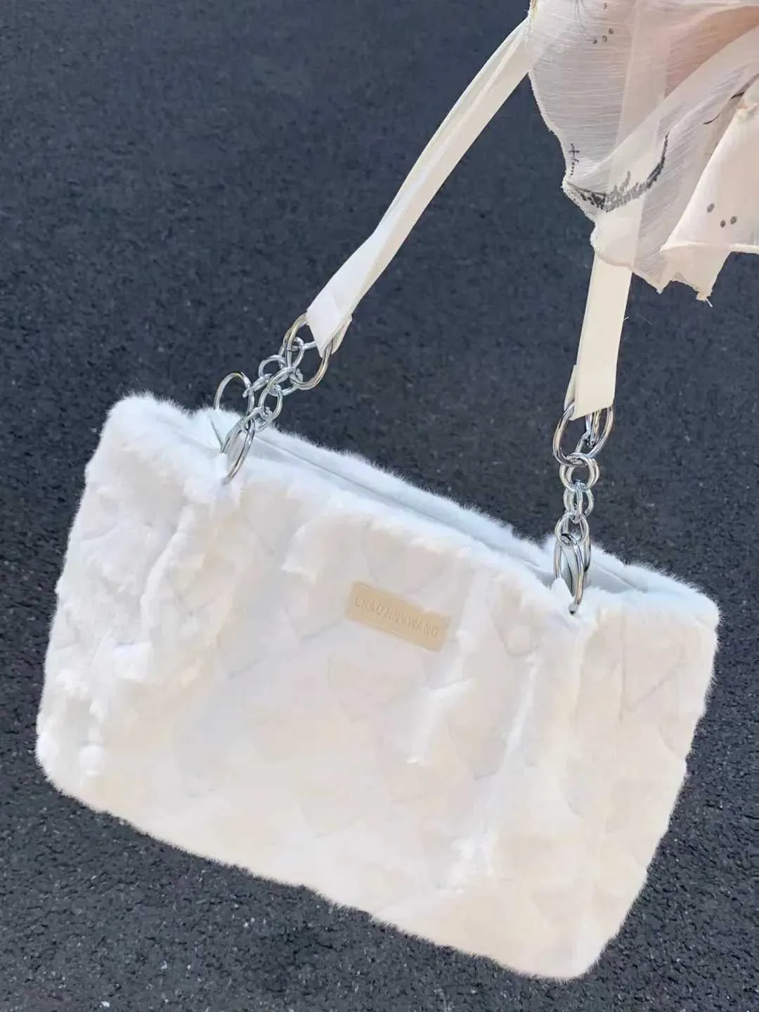 Cute fur casual caring lady sweet shoulder bag solid color womens plush handbag Y241025_voghion.com