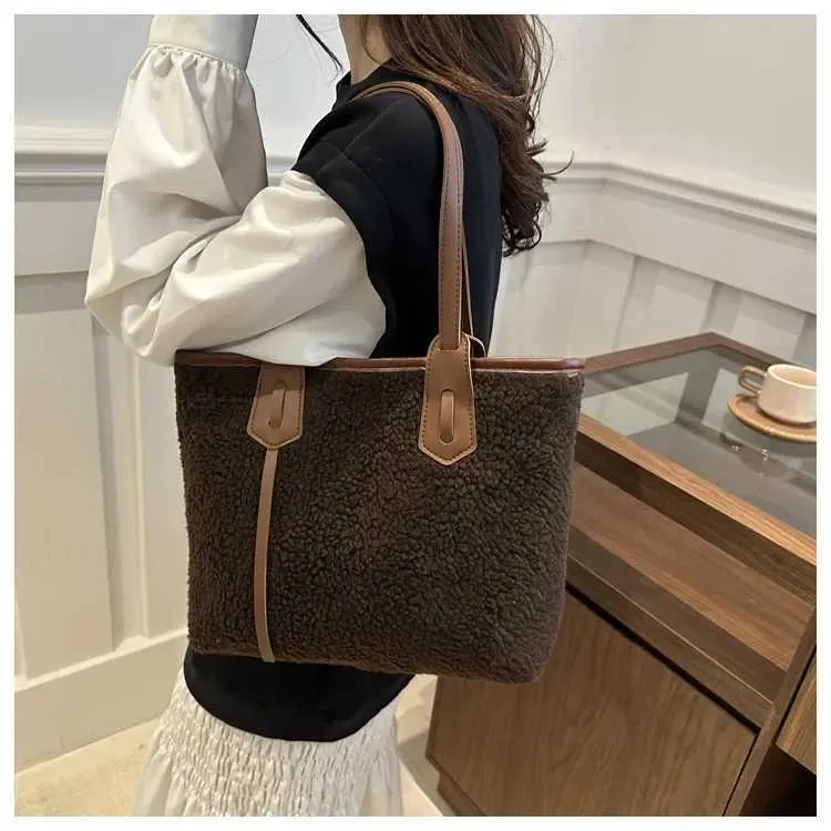Sac fourre-tout polyvalent en peluche à la mode pour femmes, nouvelle collection, sac à main, couleur unie, décontracté, tempérament généreux_voghion.com