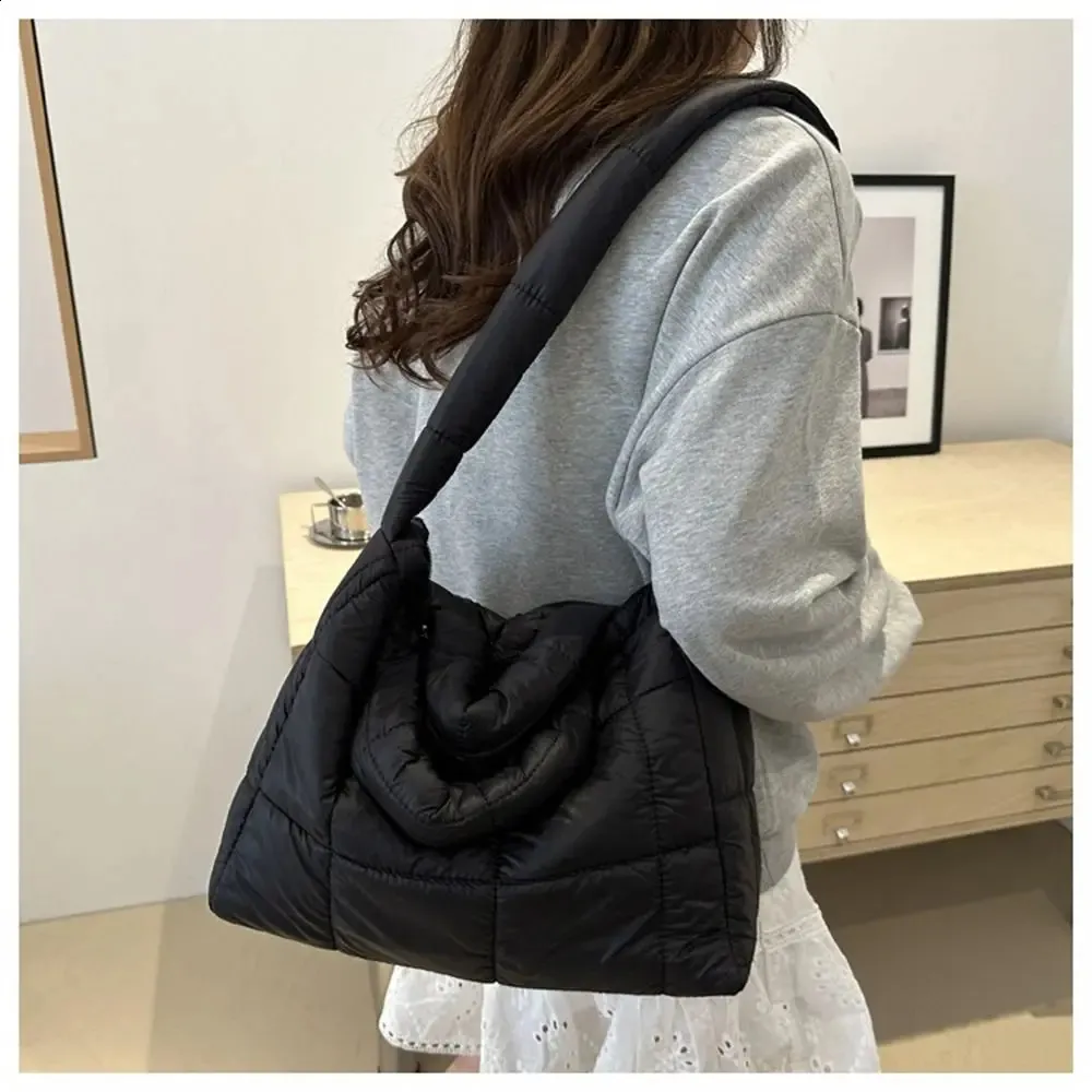 Puffy Quilted Shoulder Tote Bag Large Capacity Lightweight Cotton_voghion.com