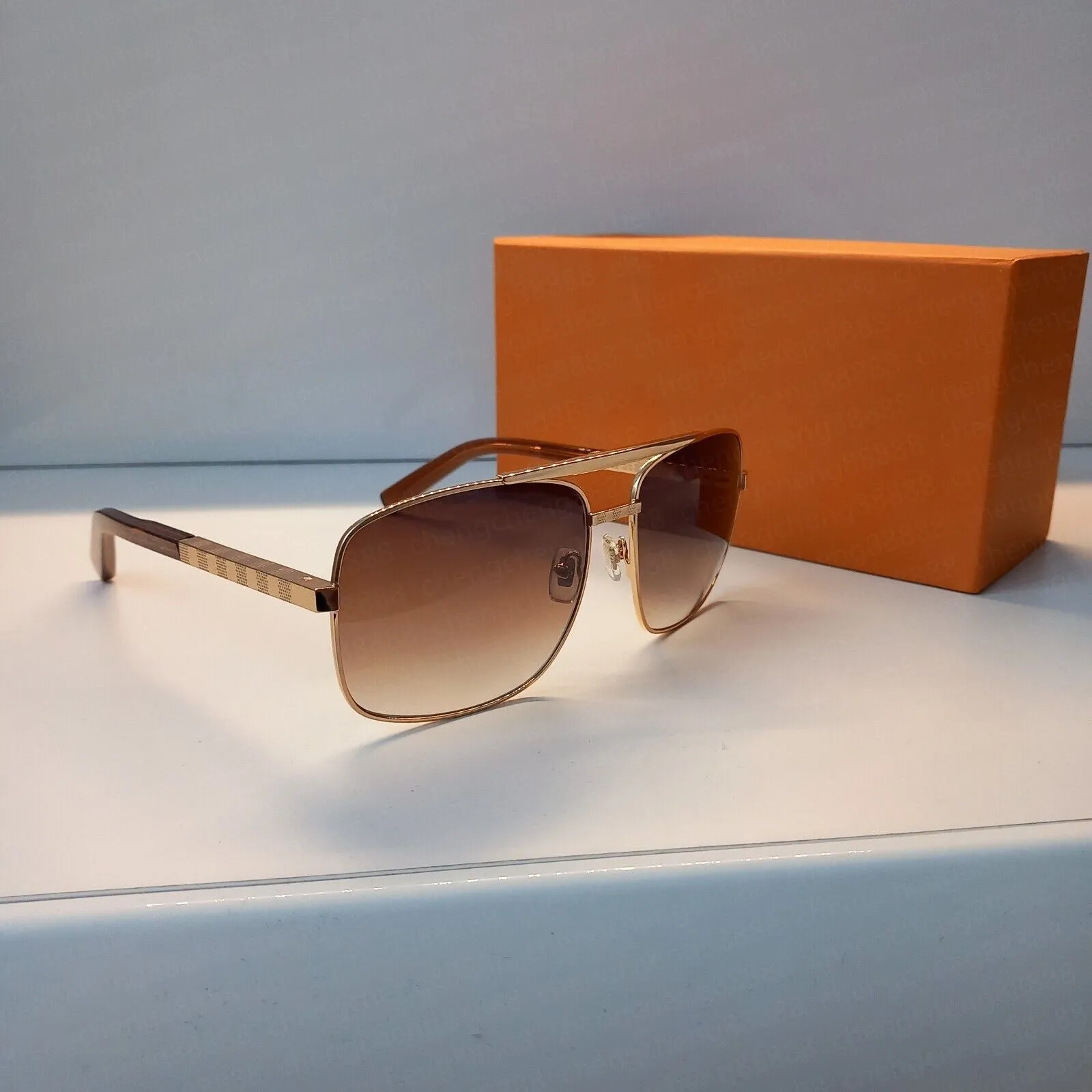 Occhiali da sole firmati 2025fashion per uomo, stile classico, montatura quadrata in metallo, popolari, retrò, avanguardia, per esterni, UV 400_voghion.com