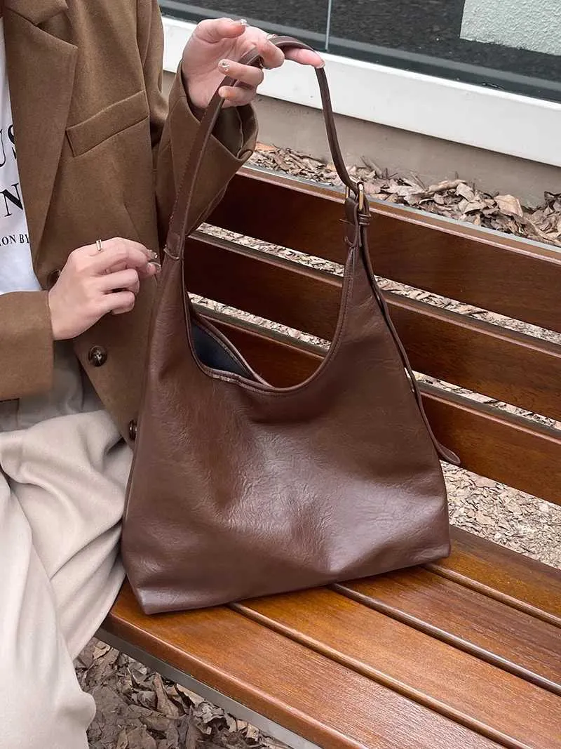 CBAG Lage Capacity Cross Bags For Women High Quality Soft Leather Simple Solid Designer Female Shoulder Ba241031_voghion.com