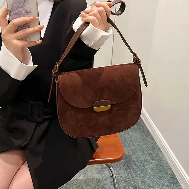 Saddle Shoulder Bag In Suede Leather Retro Crossbody Handbag_voghion.com