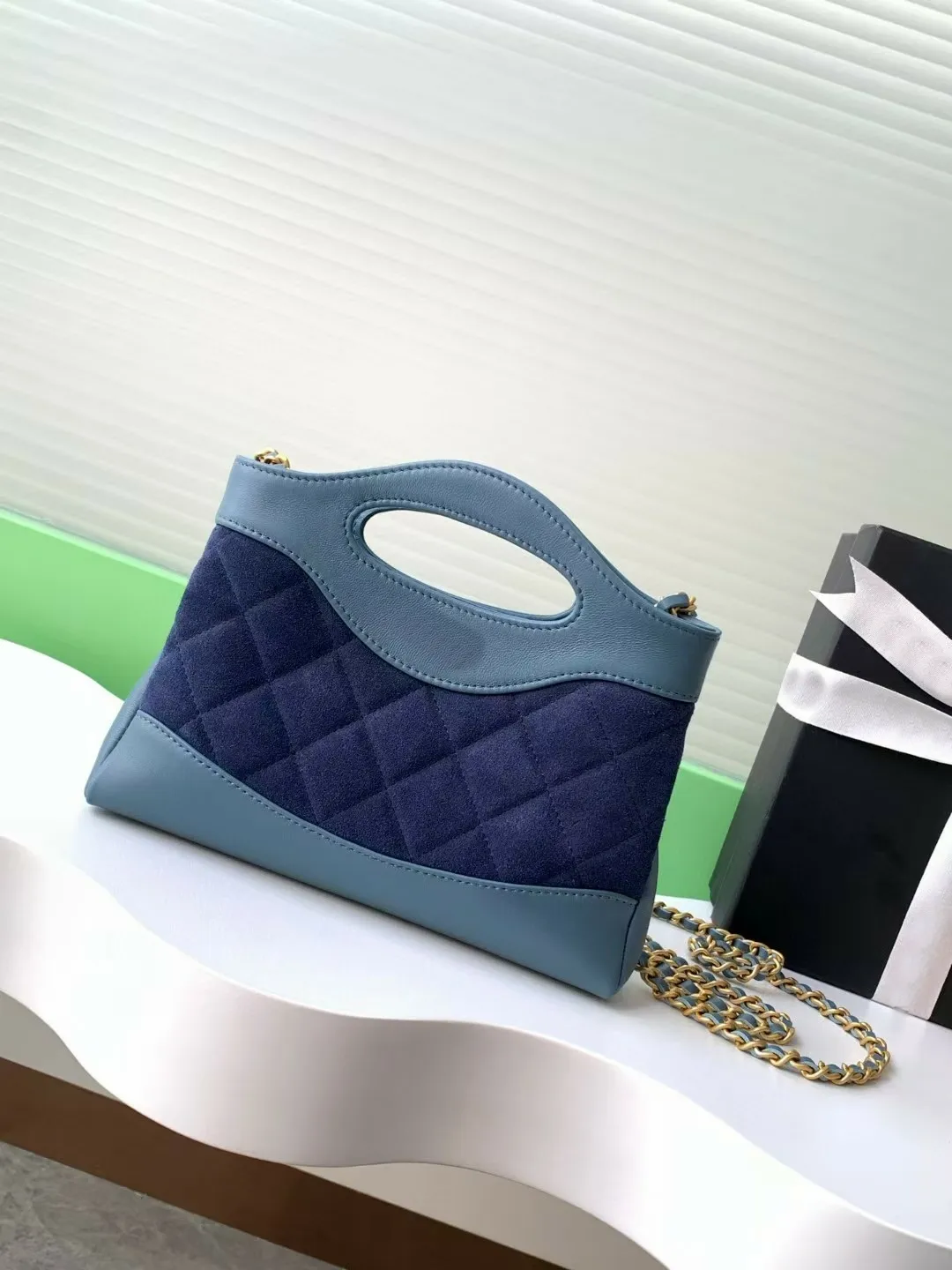 Designer Shoulder Handbags: Classic Oval Handle Clutch With Dia Pattern Lambskin Leather, Gold-Tone Hardware, Chain_voghion.com