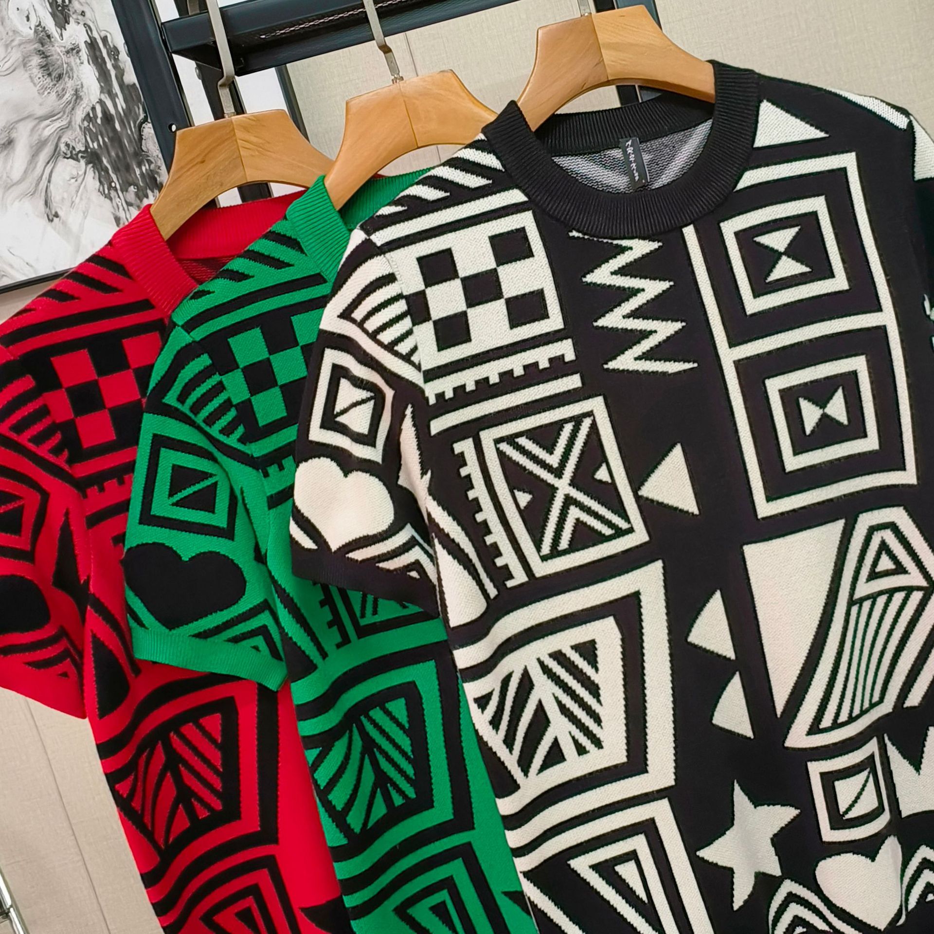 Herrenbekleidung Dicker, warmer Pullover mit Rundhalsausschnitt im neuen Stil für Herbst und Winter, kurzärmeliger, locker bedruckter geometrischer Pullover_voghion.com