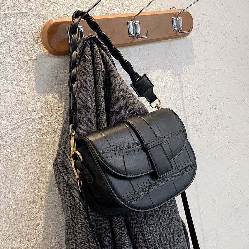 Crossbody Wom, Unterarm Sattel Temperament und Freizeittasche, 2023 neue trdy koreanische Version, strukturierte kleine_voghion.com