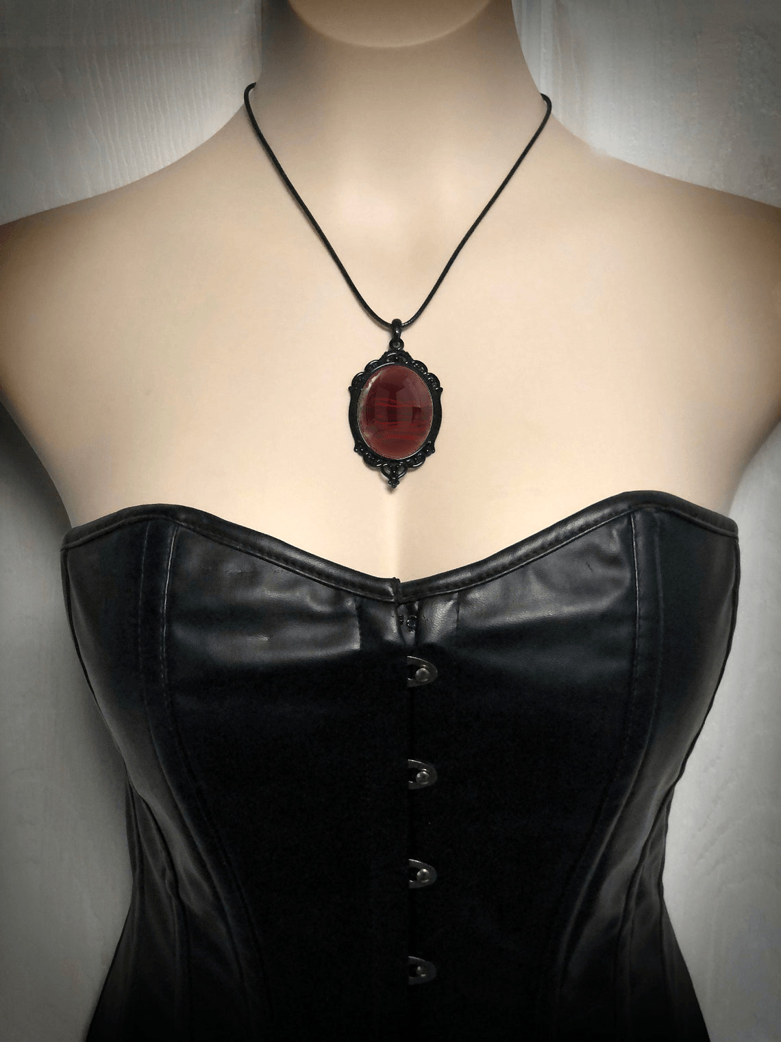 Collane vendita calda retrò gotico rosso resina farfalla collana signore sollievo_voghion.com
