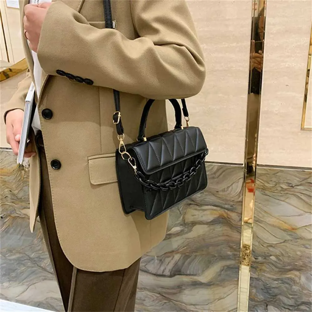 Nouveau sac à bandoulière en toile pour femmes, sac à bandoulière tendance avec chaîne, marque de créateur et portefeuille, petit sac à main à rabat Y241123_voghion.com