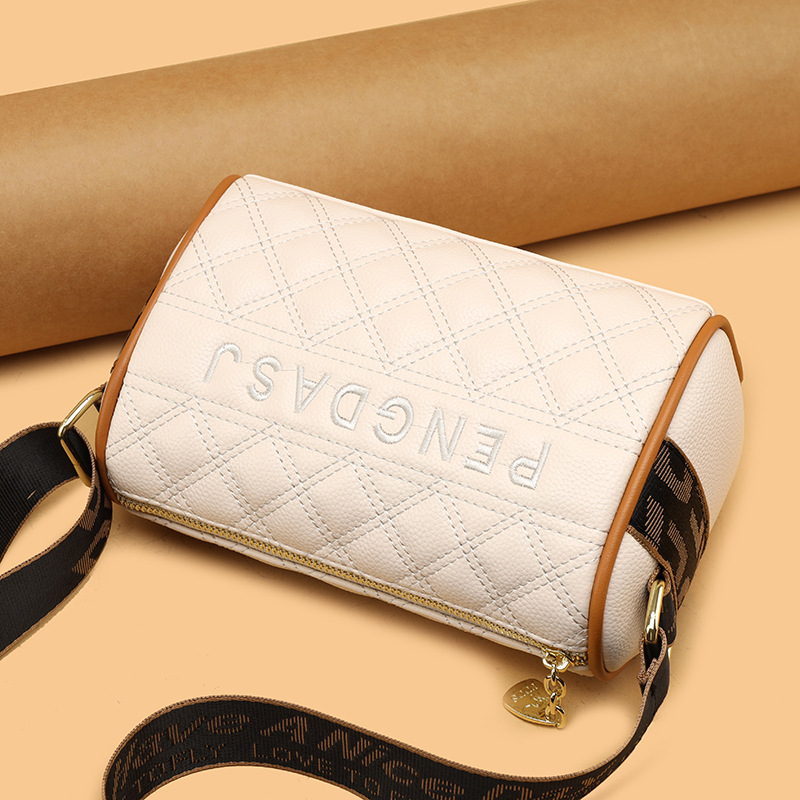 Borsa a tracolla larga con tracolla alla moda per lingerie da donna con texture premium_voghion.com