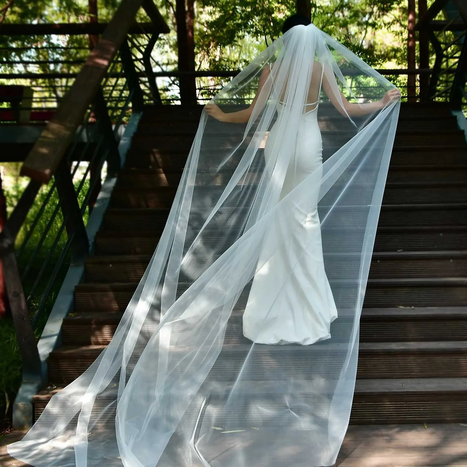 Gioielli per capelli M92 Velo lungo con pettine Velo da sposa semplice a cattedrale, 1 strato, bordo tagliato, tulle morbido trasparente, 120 pollici di larghezza_voghion.com