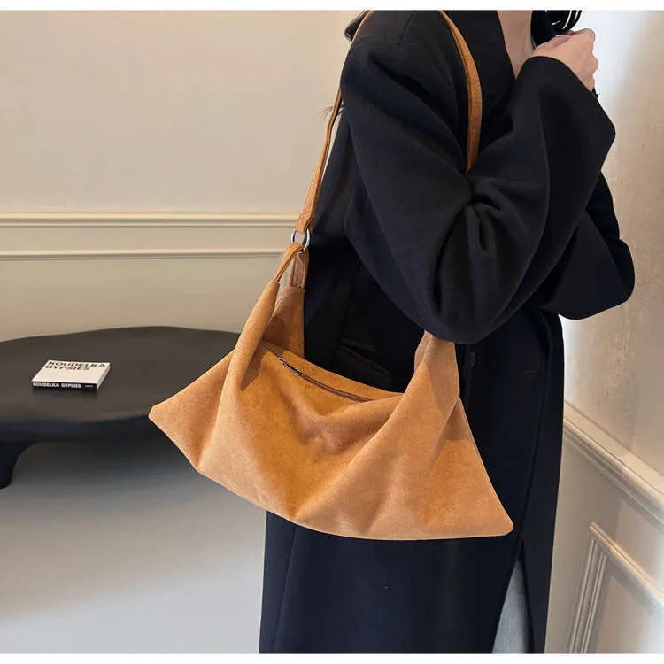 Large Capacity Veet Drawstring Messenger Shopping Underarm Commuter Tote Women's Bag Autumn And Winter All-match_voghion.com
