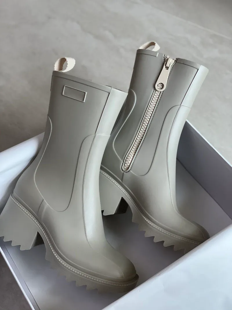 Women's Black Knee-high Waterproof Rain Boots With Platform Sole_voghion.com