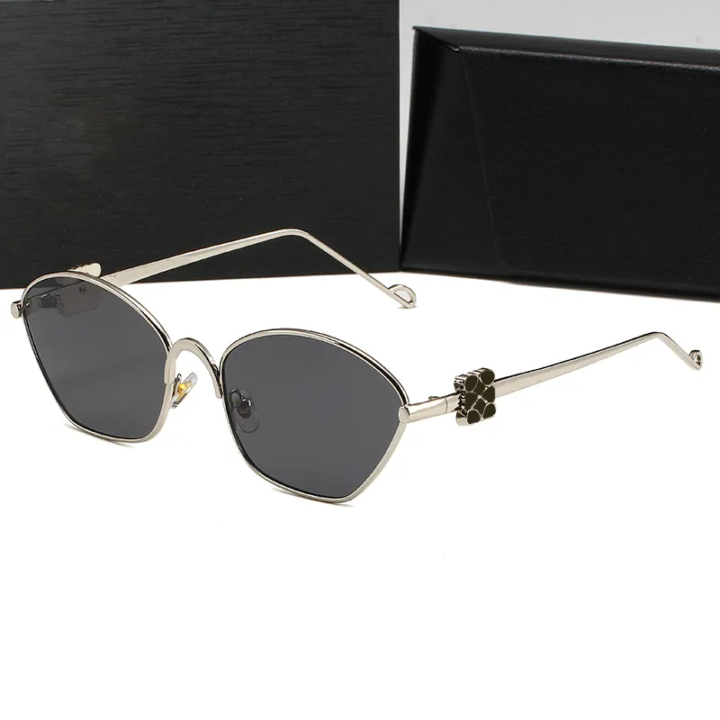 Designer Sunglasses Vintage Rectangular Gold Metal Frame Unisex_voghion.com