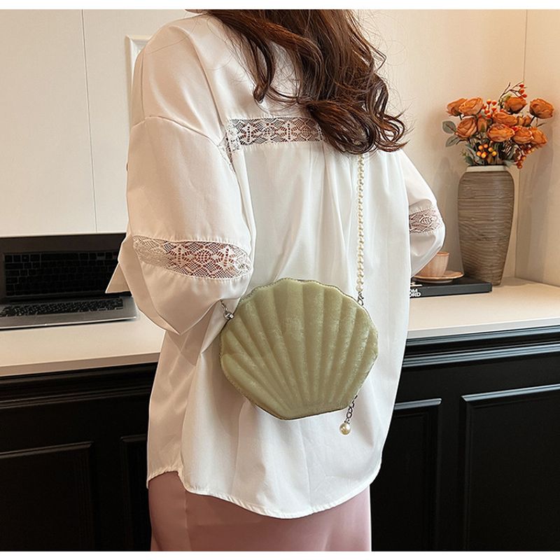 Einzigartige Nischentasche Damen 2024 Sommer neue Mode Perlen Umhängetasche ausländischer Stil einfache Muscheltasche_voghion.com