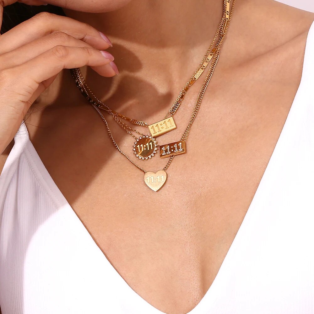 E. b. belle Collana con ciondolo rettangolare antico in acciaio inossidabile finemente lucidato Collana placcata in oro 18 carati con numero di gioielli_voghion.com