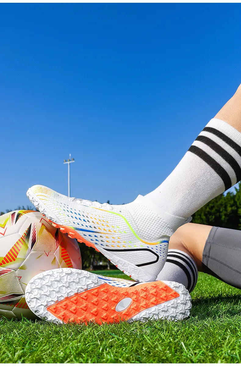 Scarpe da calcio a collo alto con tacchetti per terreni duri e sintetici_voghion.com