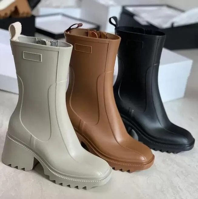 2022 S Designer Frauen Regenstiefel England Stil Wasserdichte Welly Gummi Wasser Regen Schuhe Knöchelstiefel Booties_voghion.com