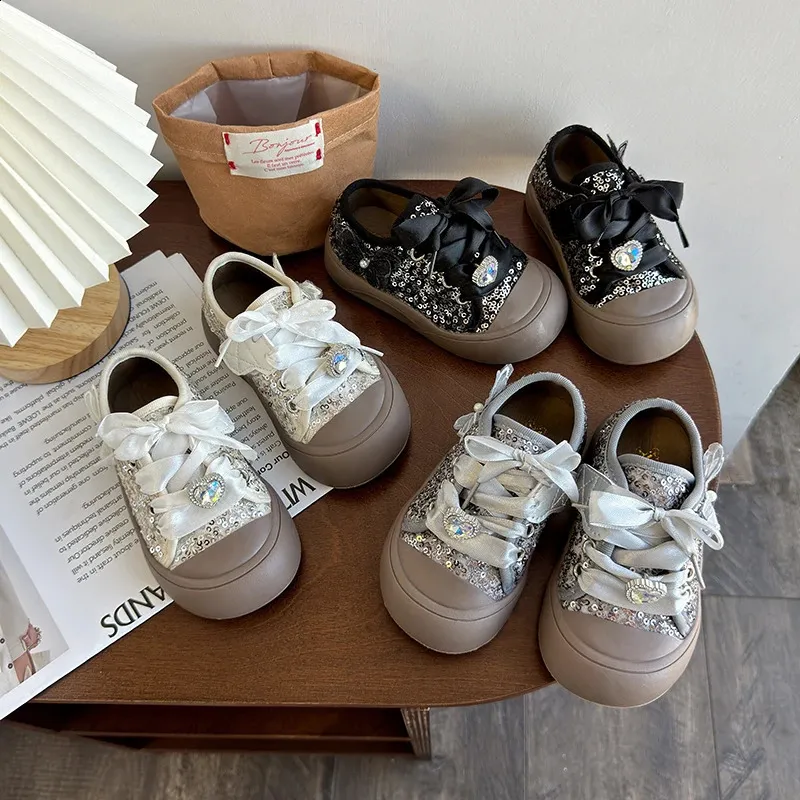 Kindersport für Frühjahr und Sommer 2024 Mädchen glänzende, weiche Sohle, rutschfeste Freizeit-Laufschuhe 240912_voghion.com