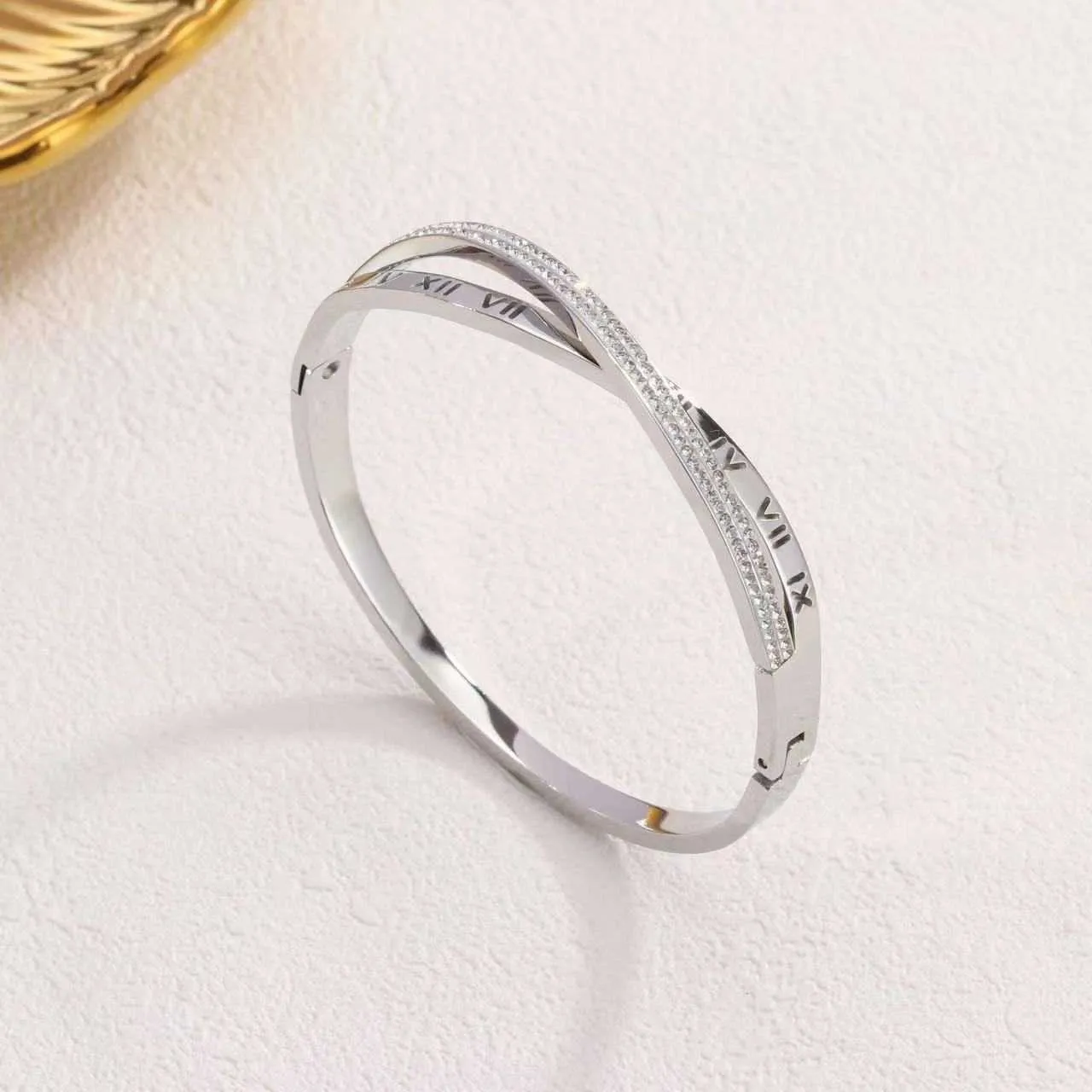 Bracelet croix en acier inoxydable pour femme, bijoux fantaisie, chiffres romains_voghion.com