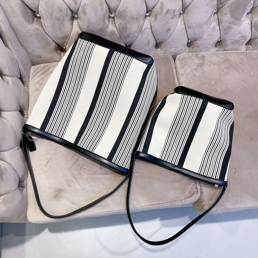 Designer Retro Striped Bucket Bag Portable Shoulder Bag For Women_voghion.com