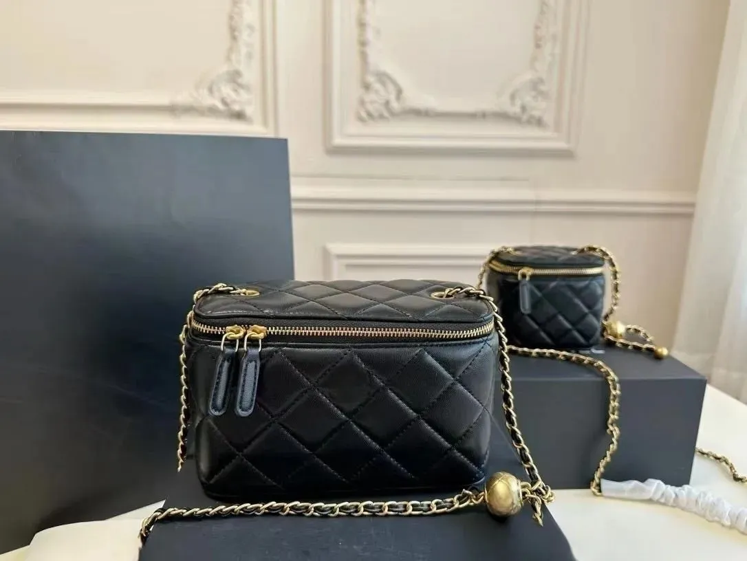 Caring Women Classic Shoulder Cosmetic Bag With Mirror Leather Caviar Quilted Versatile Gold Hardware Crossbody Designer_voghion.com