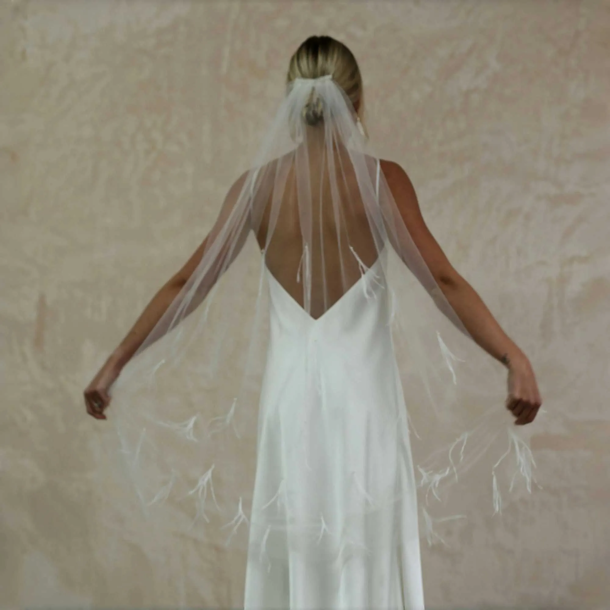 Gioielli per capelli, splendido velo da sposa a 1 strato, 3D, piume, perle, perline, morbido tulle con pettine, accessori per abito da sposa_voghion.com