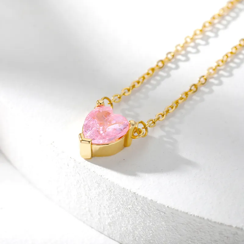 Collier pendentif cœur avec cristal coloré et chaîne dorée_voghion.com