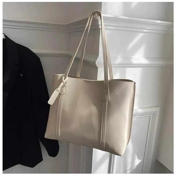 1PC black minimalist large capacity soft leather tote casual versatile shoulder bag 240822_voghion.com