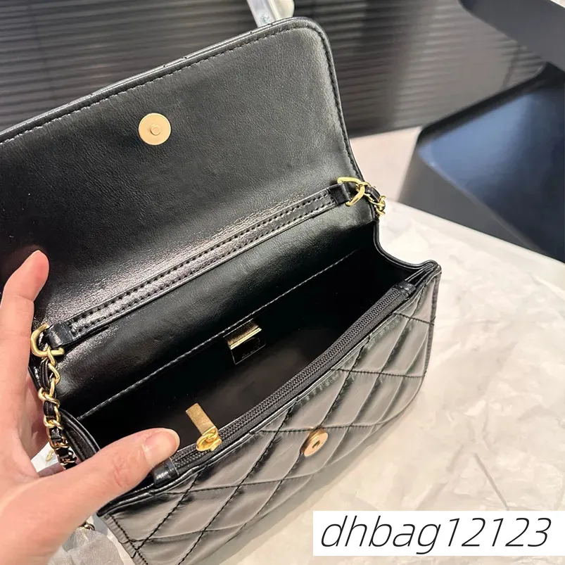 Borsa a mano da donna in pelle con tracolla piccola Pearl Golden Ball, 24 SS, con finiture in oro Dia, fibbia CC e tracolla regolabile_voghion.com