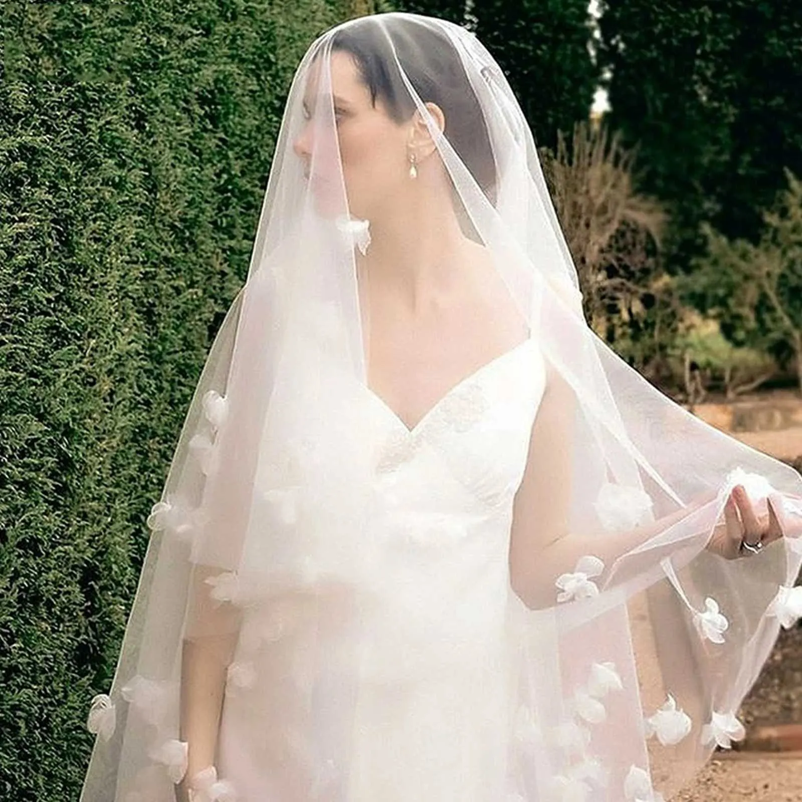Voile de mariée à 2 niveaux V111, voile floral blush en tissu 3D, fleurs dispersées, illusion de mariée avec couvre-peigne_voghion.com