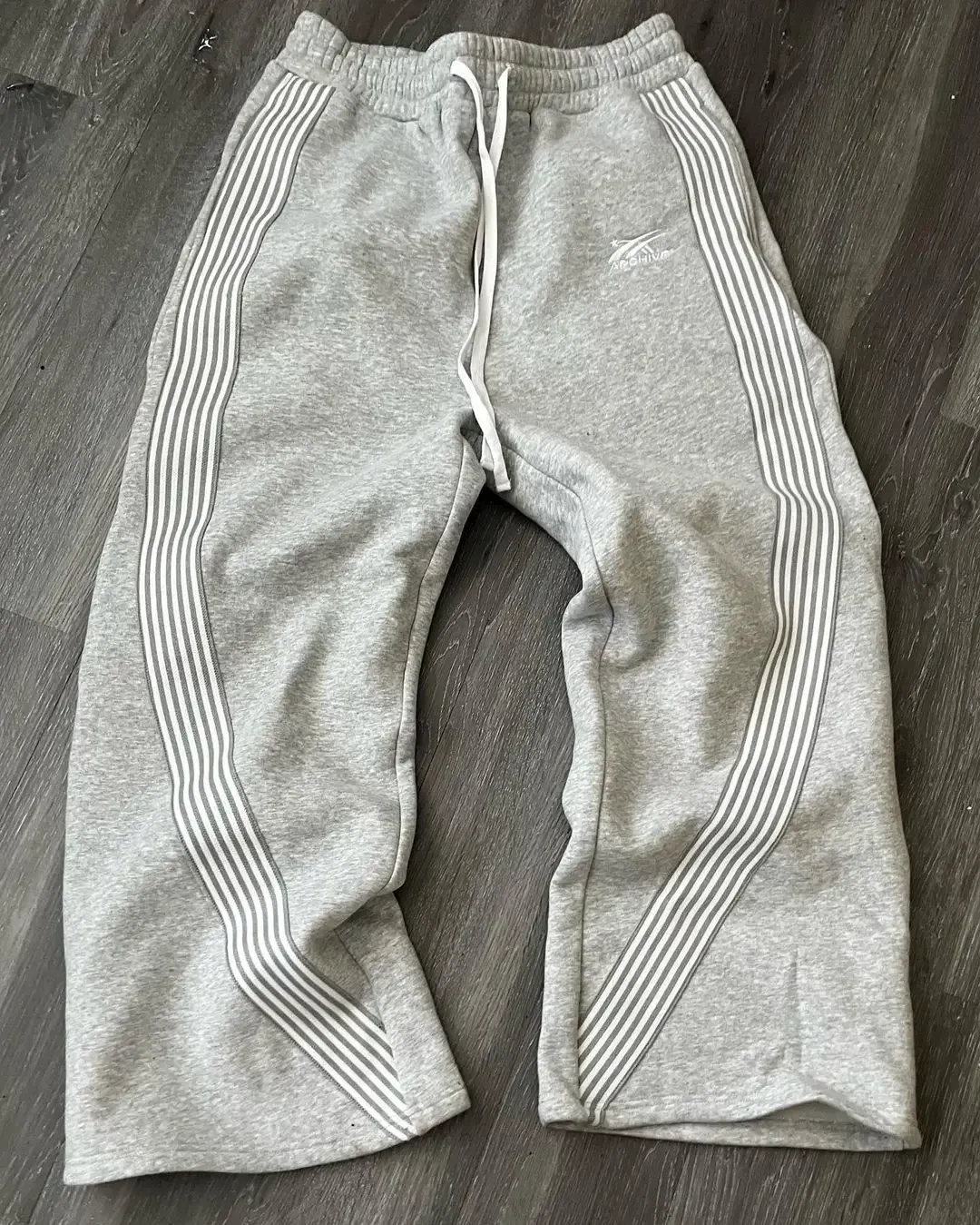 Calças masculinas Y2k bordadas cinza casual camuflagem funcional tática feminina premium jogging com cordão calças de moletom_voghion.com