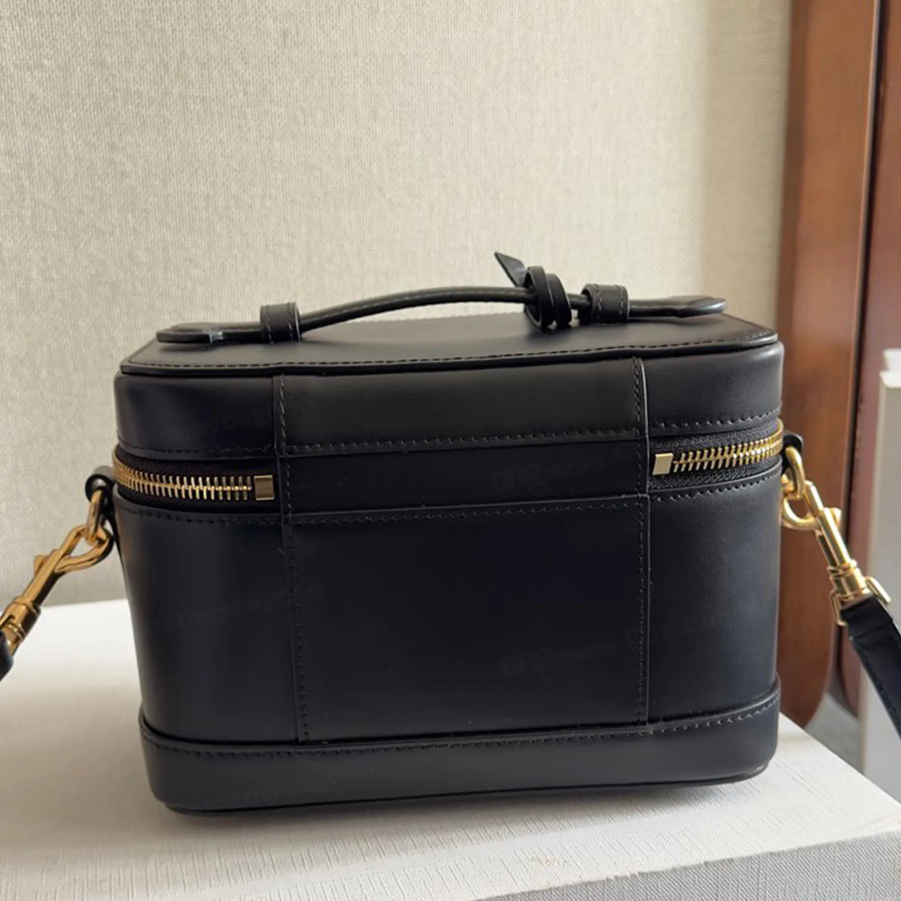 New 10A Vanity In Shiny Calfskin Cosmetic Designer Gold Finishing Lambskin Lining Shoulder Zipper Closure Crossbody Bag_voghion.com
