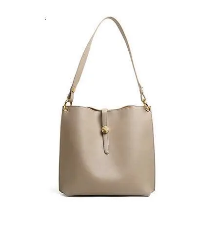 Solid Color Large Capacity Bag Light Design Leather Women One Shoulder Handbag_voghion.com
