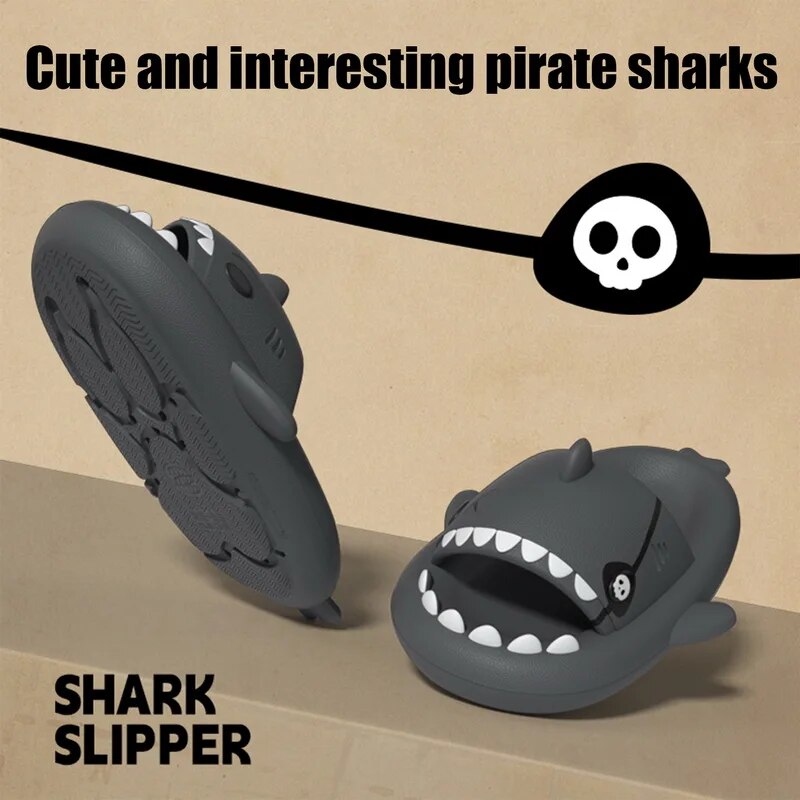 Comwarm Pirate Shark Frauen 2023 Sommer Cartoon Plattform Hausschuhe Männer Outdoor Paar Strand Schuhe Haus Frauen Flip Flop_voghion.com