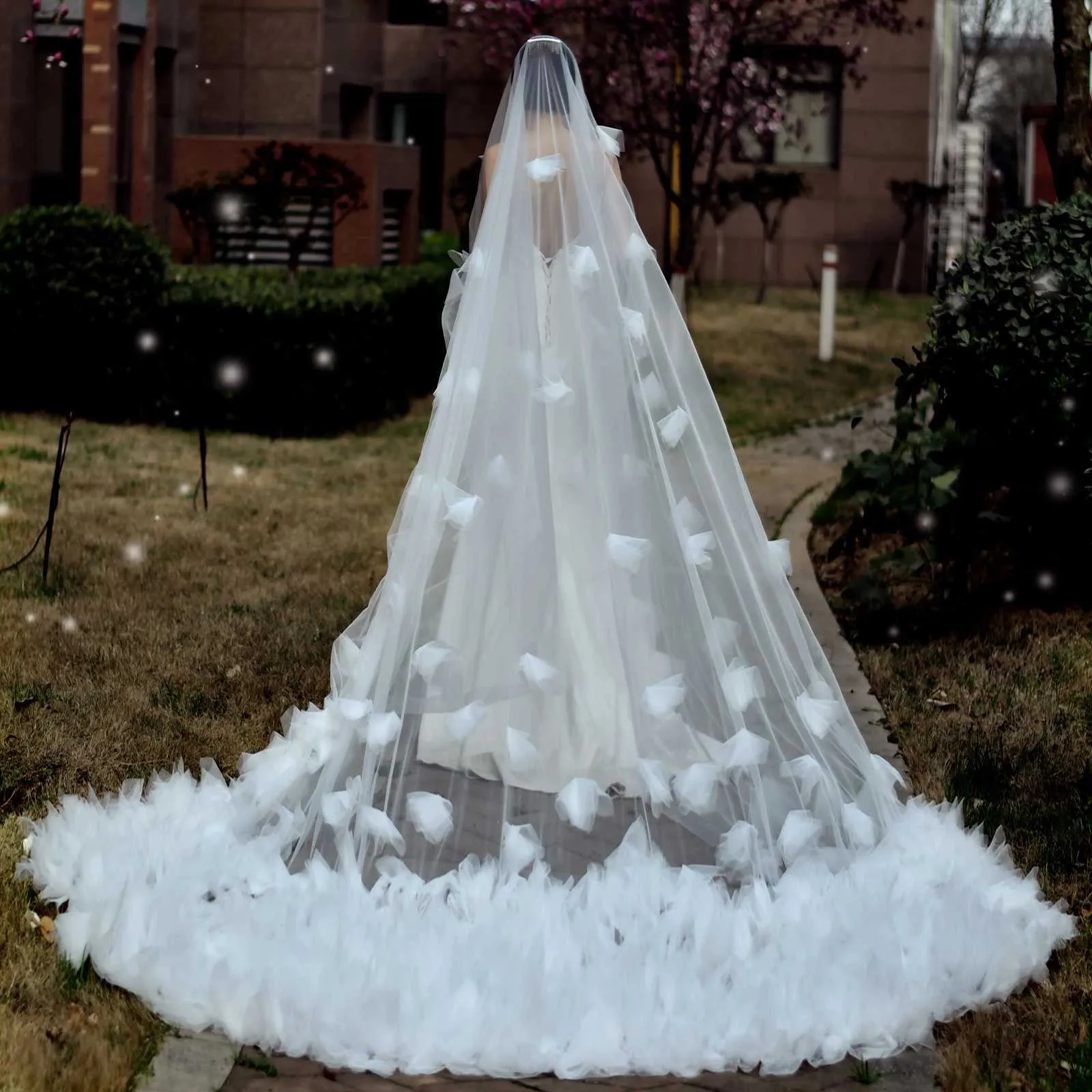 Long Cathedral Wedding Veil For Bride With Comb Bridal Accessories_voghion.com