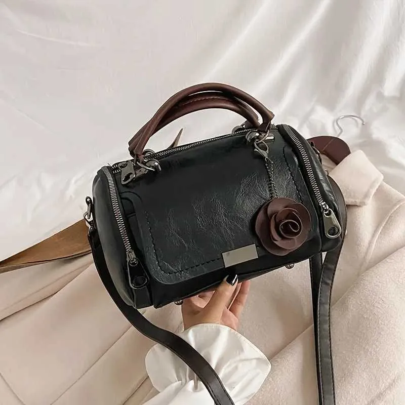 Große Vintage-Handtasche Boston aus einfarbigem PU mit Reißverschluss und Anhänger – perfekt für den gelegentlichen Gebrauch C241217_voghion.com