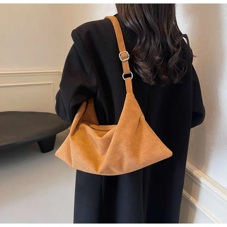 Large Capacity Veet Drawstring Messenger Shopping Underarm Commuter Tote Women's Bag Autumn And Winter All-match_voghion.com
