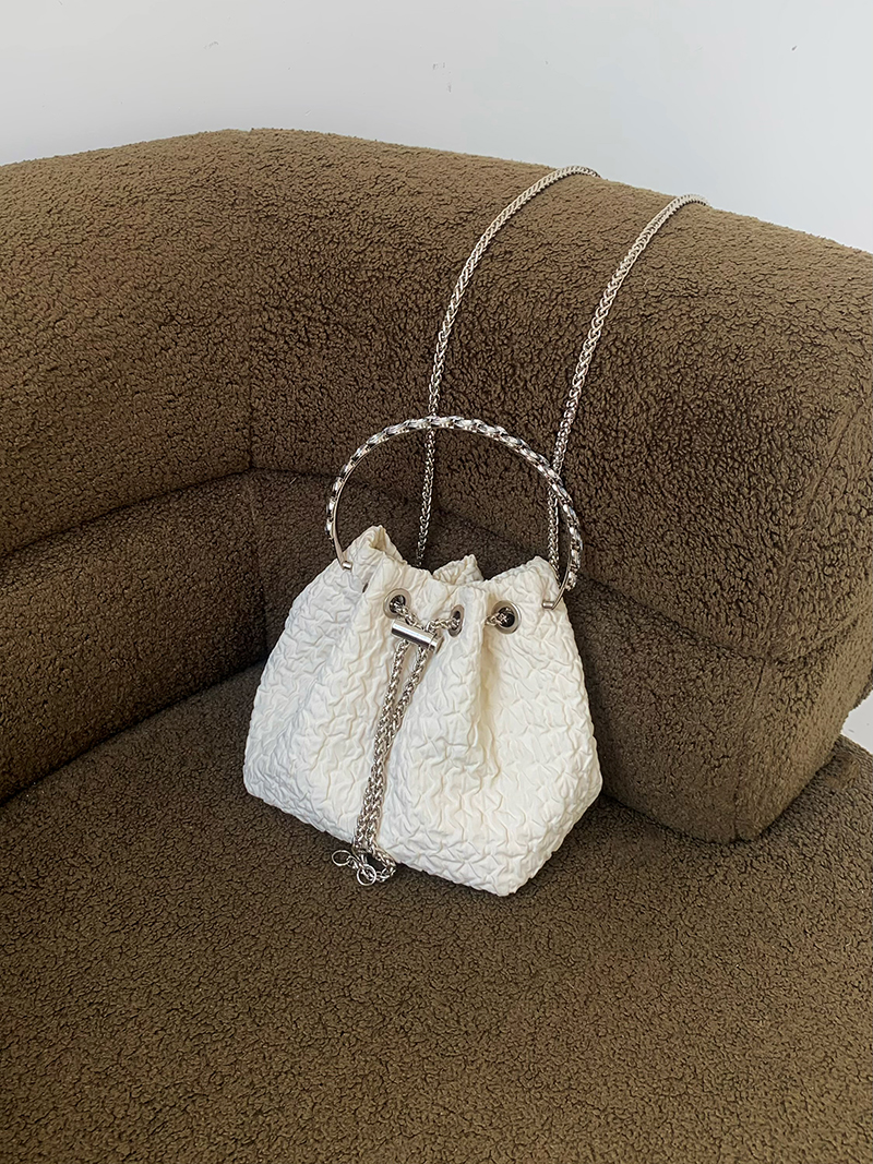 Koreanische Version der Schulter-Umhängetasche Kette, süße und modische 2024 neue Eimer Tasche, ins, Nische tragbare Trend_voghion.com